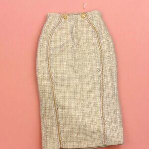 Isabel Garcia below the knee skirt